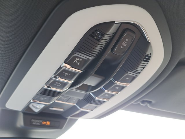 Used 2026 Porsche Macan AWD/4WD image 35