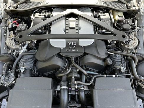 Used 2023 Aston Martin V12 Vantage image 33