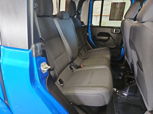 Used 2023 Jeep Gladiator Willys image 10