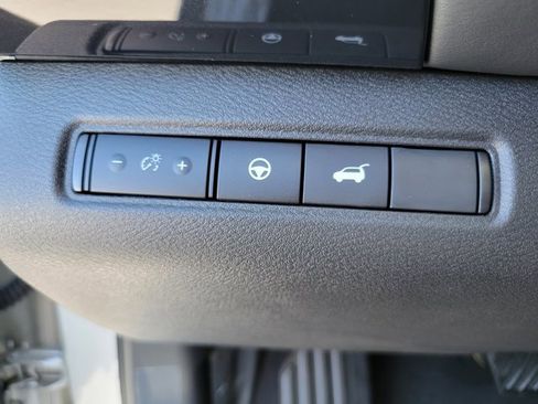 New 2025 Nissan Pathfinder SV w/ SV Premium Package image 15