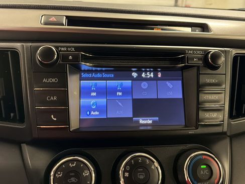 Used 2017 Toyota RAV4 LE FWD image 17