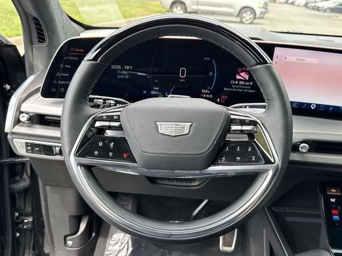 Used 2026 Cadillac Vistiq Platinum w/ LPO, Floor Liner Package AWD/4WD image 32