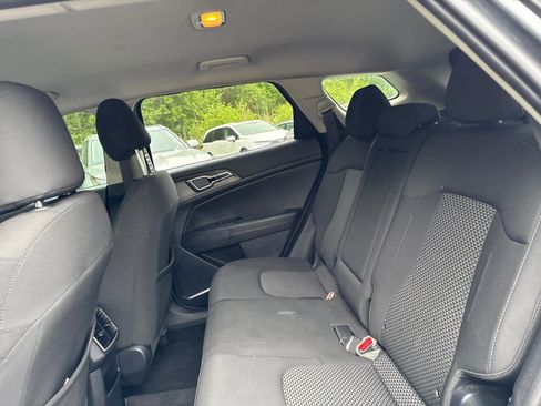 Used 2023 Kia Sportage LX image 31