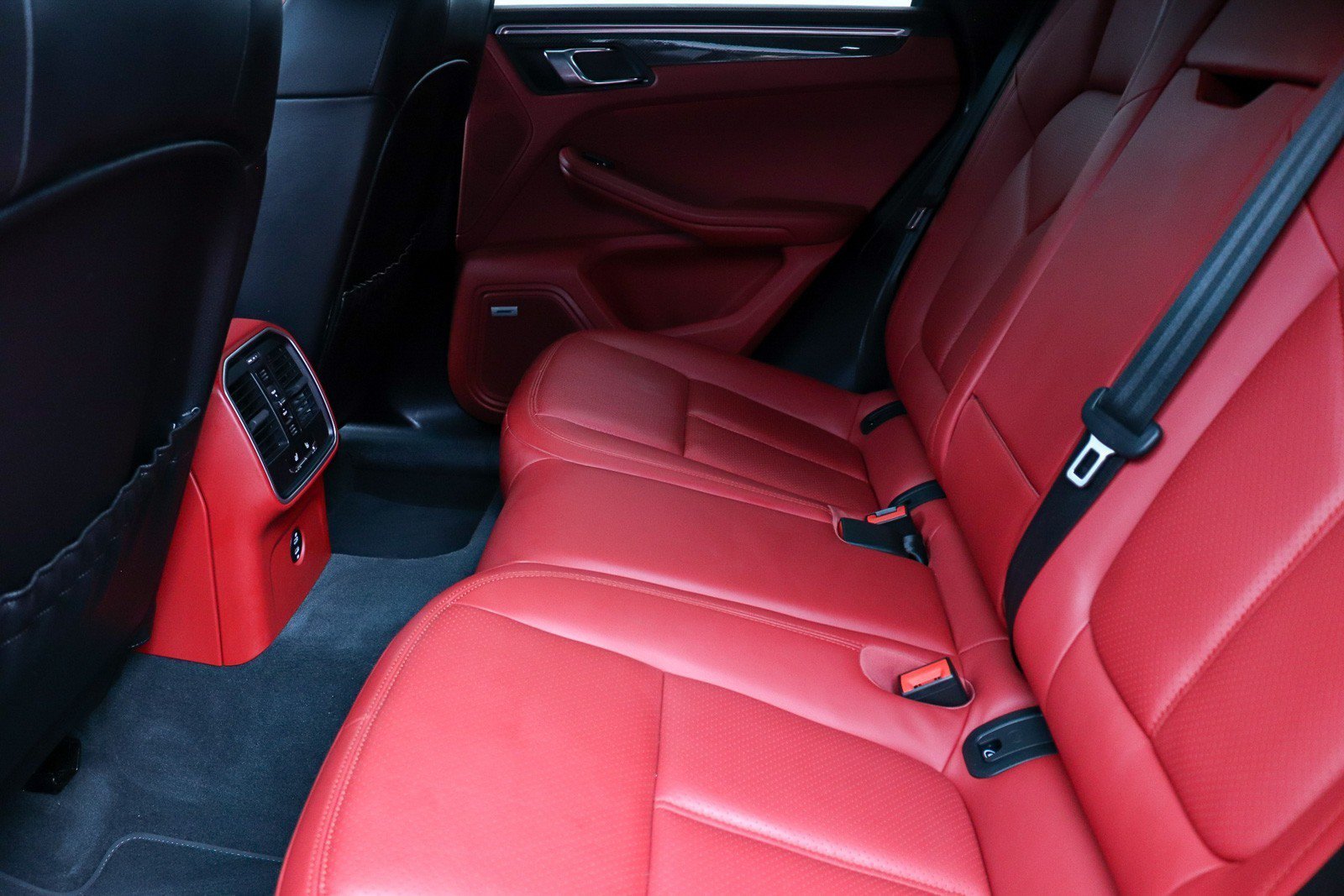 Used 2021 Porsche Macan GTS AWD/4WD image 27