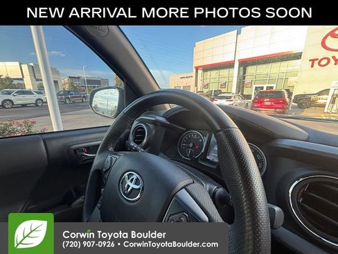 Used 2021 Toyota Tacoma TRD Off-Road w/ TRD Premium Off Road Package AWD/4WD image 12
