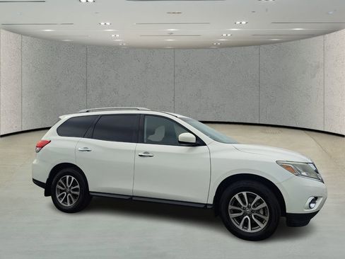 Used 2013 Nissan Pathfinder SV w/ Trailer Tow Pkg image 3