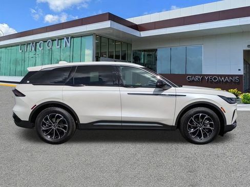 New 2026 Lincoln Nautilus Premier AWD/4WD image 3