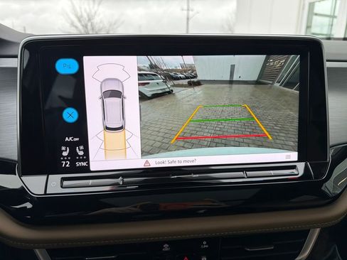 Certified 2025 Volkswagen Atlas Cross Sport SE image 21