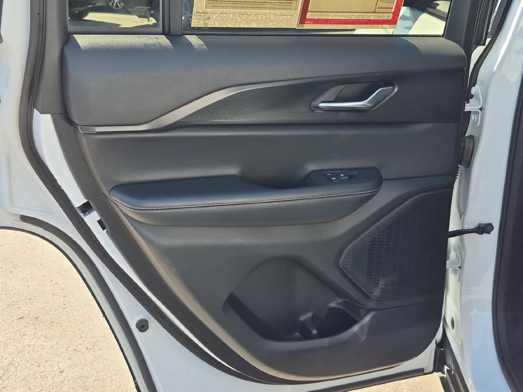 Used 2025 Jeep Grand Cherokee Altitude AWD/4WD image 27