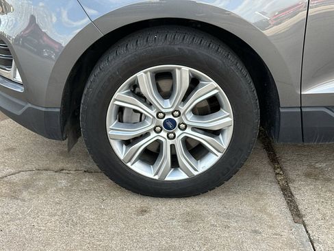 Used 2022 Ford Edge Titanium image 3