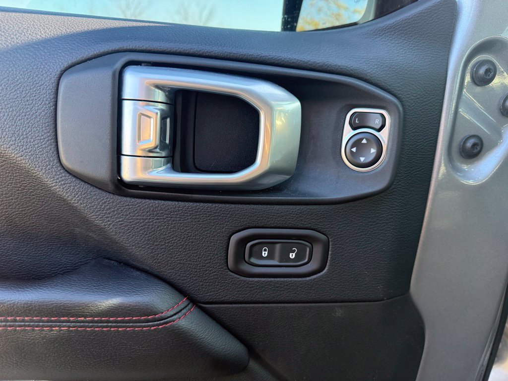 Used 2018 Jeep Wrangler Unlimited Rubicon w/ Dual Top Group AWD/4WD image 27