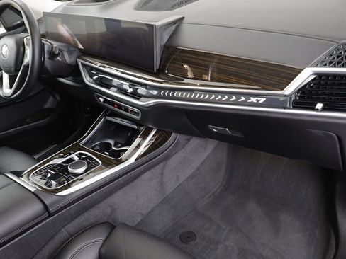 Certified 2025 BMW X7 xDrive40i w/ Premium Package image 20