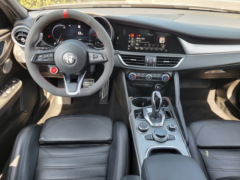 Used 2024 Alfa Romeo Giulia Veloce RWD image 4