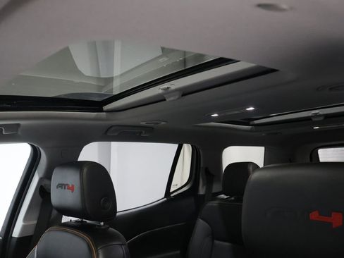 Used 2023 GMC Acadia SLT w/ Preferred Package image 11