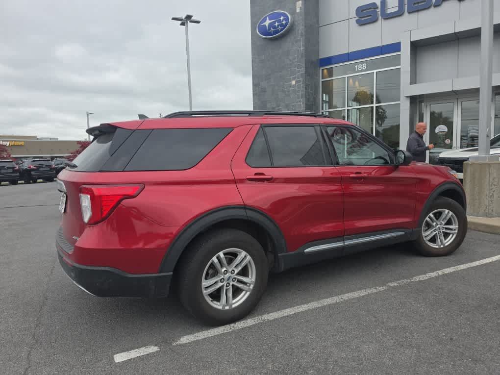 Used 2023 Ford Explorer XLT w/ Equipment Group 202A AWD/4WD image 4