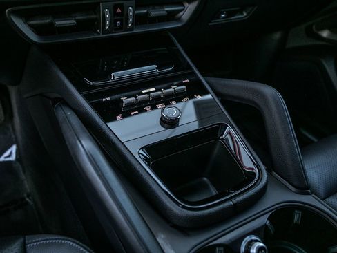 Certified 2024 Porsche Cayenne AWD/4WD image 19