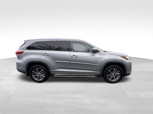 Used 2018 Toyota Highlander XLE AWD/4WD image 9