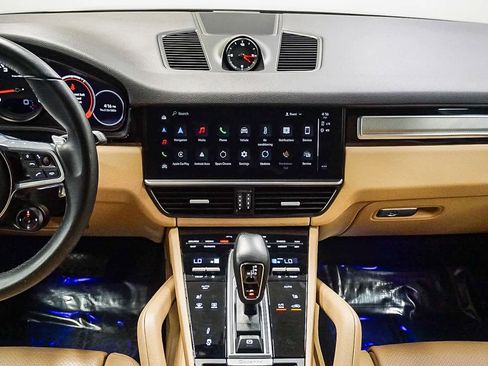 Used 2022 Porsche Cayenne Platinum Edition image 14