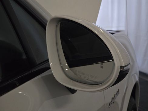 Certified 2025 Porsche Cayenne E-Hybrid Coupe AWD/4WD image 32