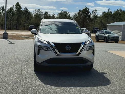 Used 2023 Nissan Rogue SV image 3