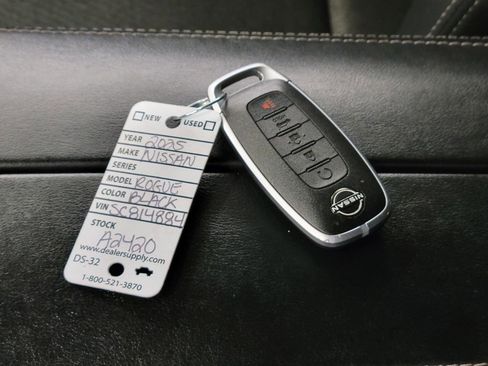 Used 2025 Nissan Rogue SV image 26