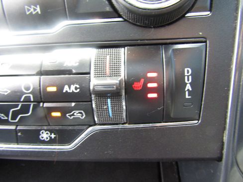 Used 2017 Ford Explorer XLT w/ Equipment Group 202A image 28