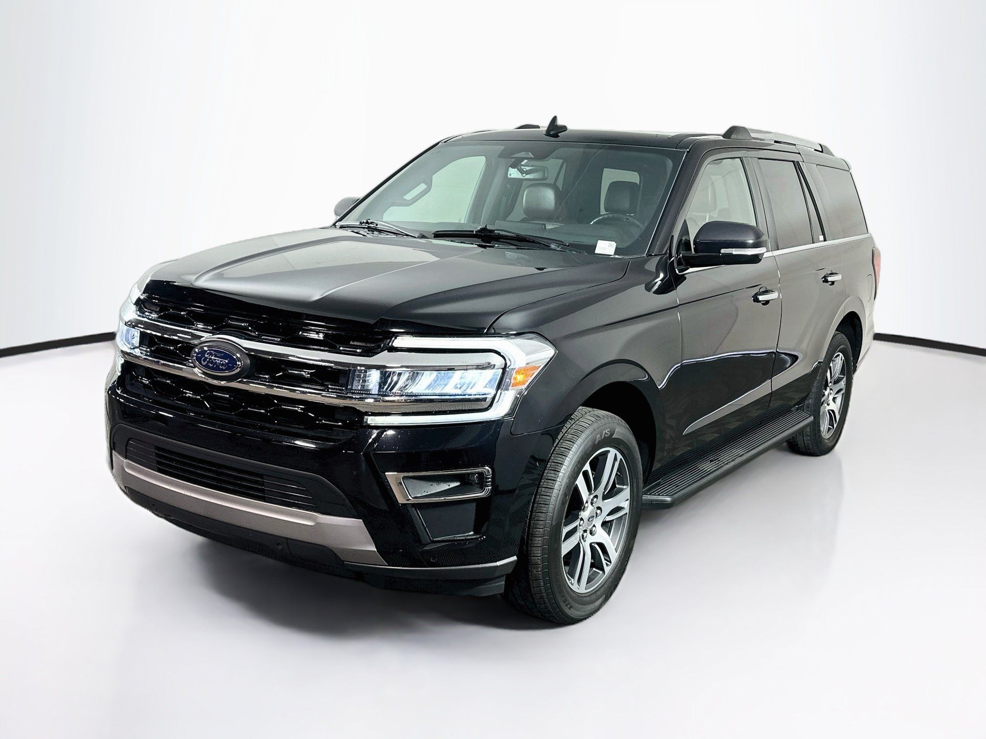 Used 2024 Ford Expedition Limited AWD/4WD image 3
