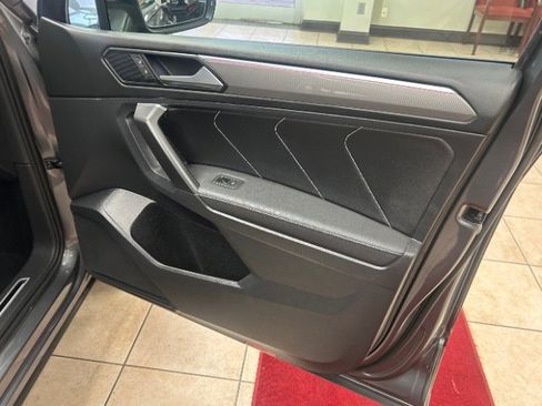Used 2022 Volkswagen Tiguan SE R-Line image 10
