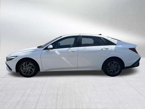 Used 2024 Hyundai Elantra SEL FWD image 4