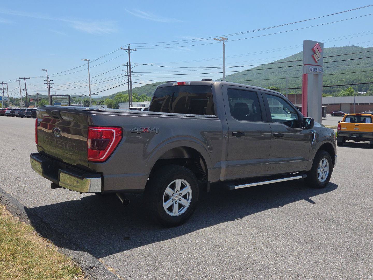 Used 2022 Ford F150 XLT AWD/4WD image 3