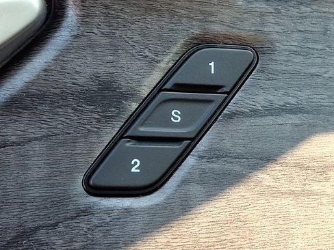 Certified 2022 Jeep Grand Cherokee Overland w/ Luxury Tech Group IV image 28