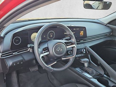 Used 2023 Hyundai Elantra SEL w/ Convenience Package image 11