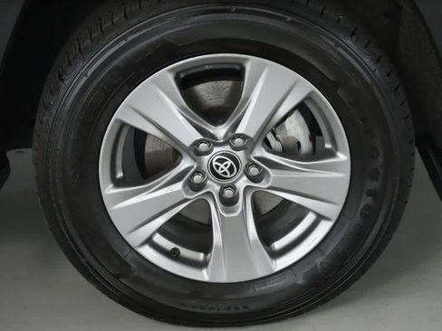 Certified 2024 Toyota RAV4 XLE w/ Convenience Package AWD/4WD image 10