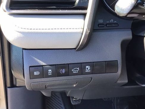 Used 2022 Toyota Camry SE image 19