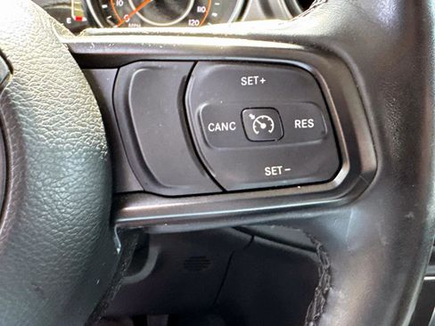 Used 2022 Jeep Gladiator Sport image 17