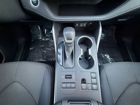 Used 2024 Toyota Highlander LE image 20