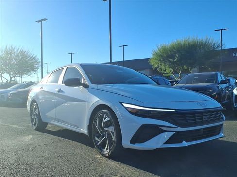 Certified 2025 Hyundai Elantra SEL image 8