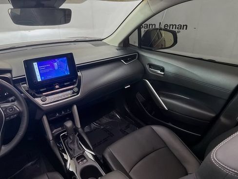 Used 2025 Toyota Corolla Cross XLE w/ Convenience Package FWD image 24