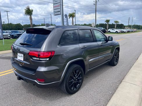 Used 2020 Jeep Grand Cherokee Altitude RWD image 7