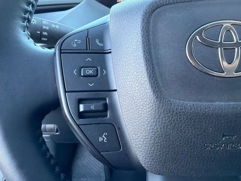 Used 2025 Toyota Prius LE FWD image 18