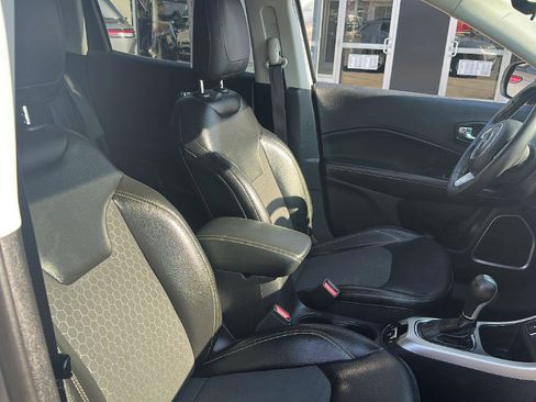 Used 2019 Jeep Compass Latitude w/ Safety & Security Group image 4