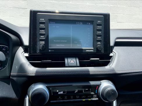 Used 2020 Toyota RAV4 LE AWD/4WD image 34
