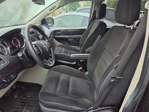 Used 2018 Dodge Grand Caravan SE w/ UConnect Hands-Free Group FWD image 10