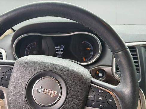 Used 2018 Jeep Grand Cherokee Limited image 9