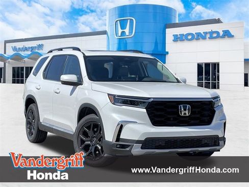 New 2025 Honda Pilot Touring image 1