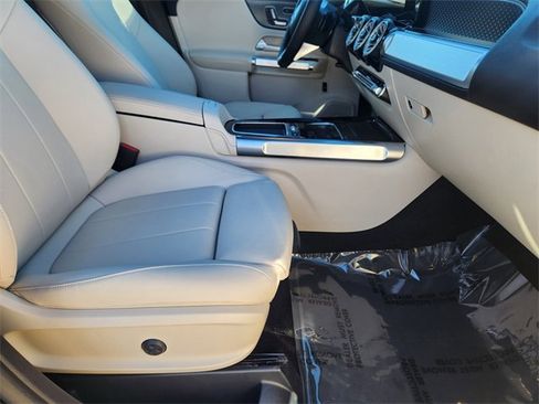 Certified 2025 Mercedes-Benz GLB 250 4MATIC image 19