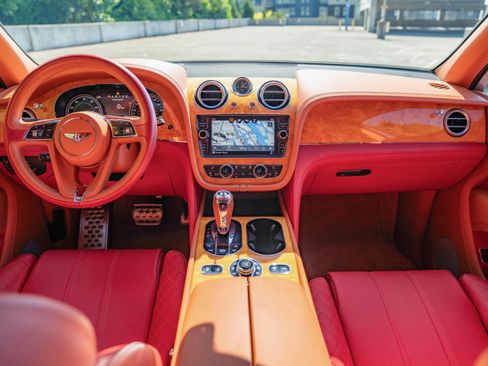 Used 2017 Bentley Bentayga image 10