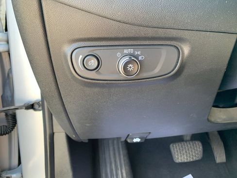 Used 2021 Chevrolet Equinox LT FWD image 32