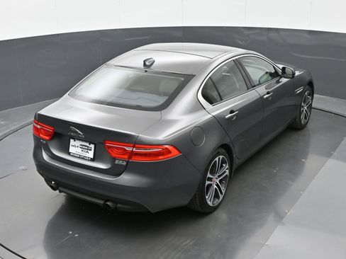 Used 2017 Jaguar XE Premium AWD/4WD image 31