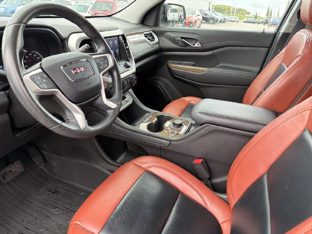 Used 2023 GMC Acadia SLE w/ Driver Convenience Package FWD image 17
